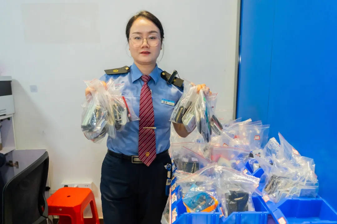 6天撿1000張身份證！高鐵站工作人員回應