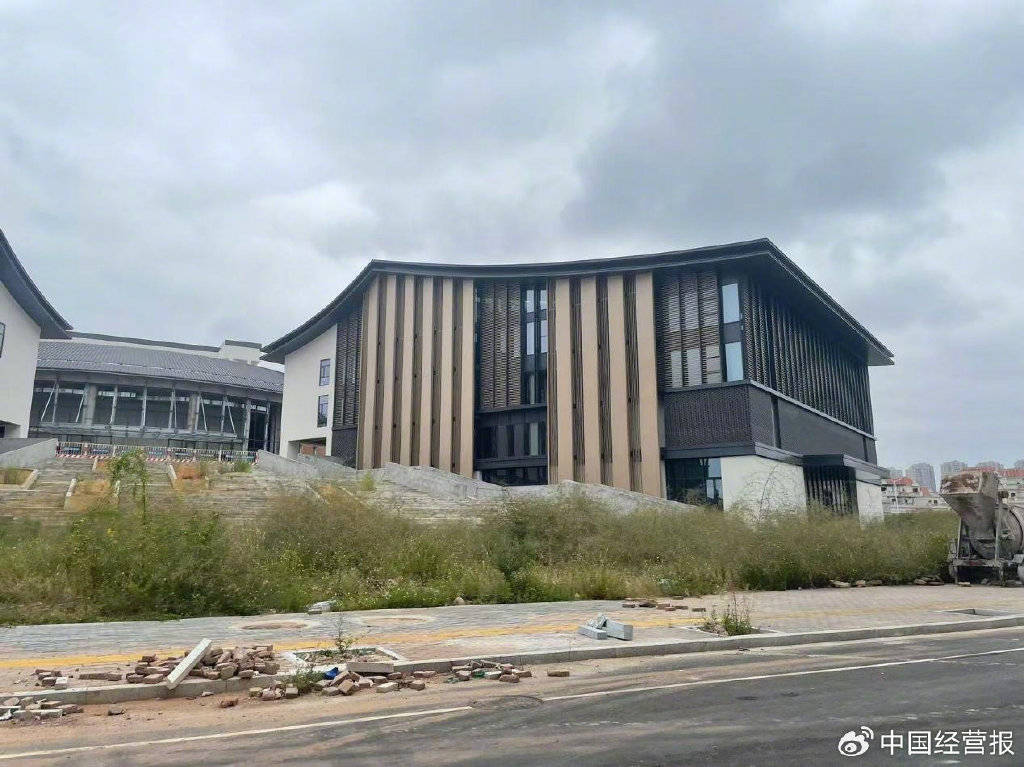 已耗資6億元 贛南最大在建文體民生項(xiàng)目停工十個月