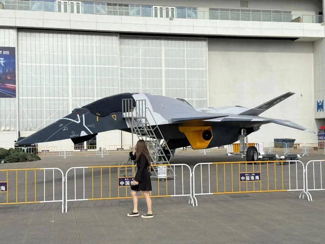 南天門計劃是真的？“白帝”空天戰(zhàn)機亮相珠海！六代機真長這樣？