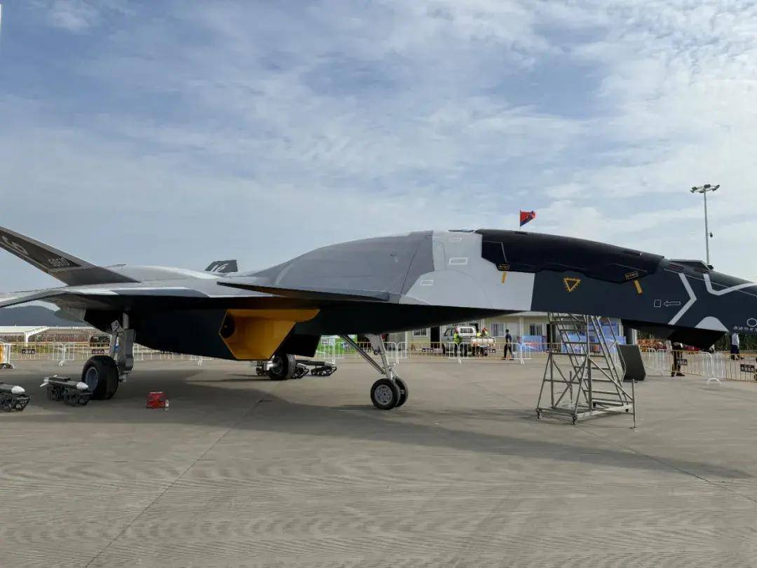 南天門計劃是真的？“白帝”空天戰(zhàn)機亮相珠海！六代機真長這樣？