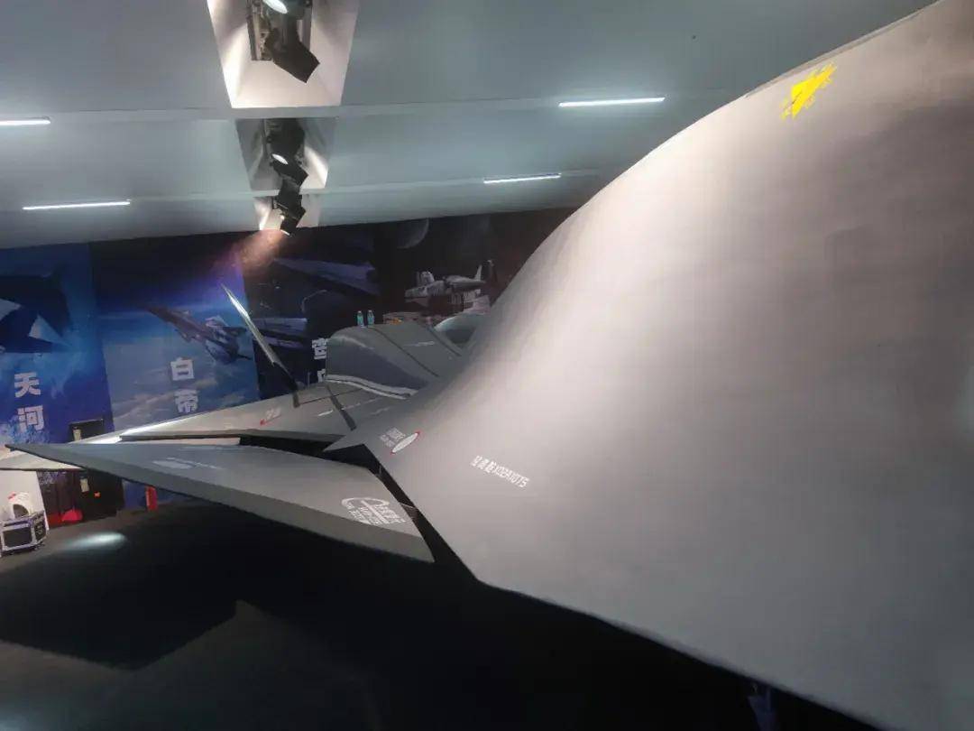 南天門計劃是真的？“白帝”空天戰(zhàn)機亮相珠海！六代機真長這樣？