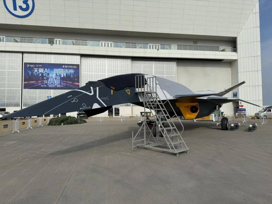 南天門計劃是真的？“白帝”空天戰(zhàn)機亮相珠海！六代機真長這樣？