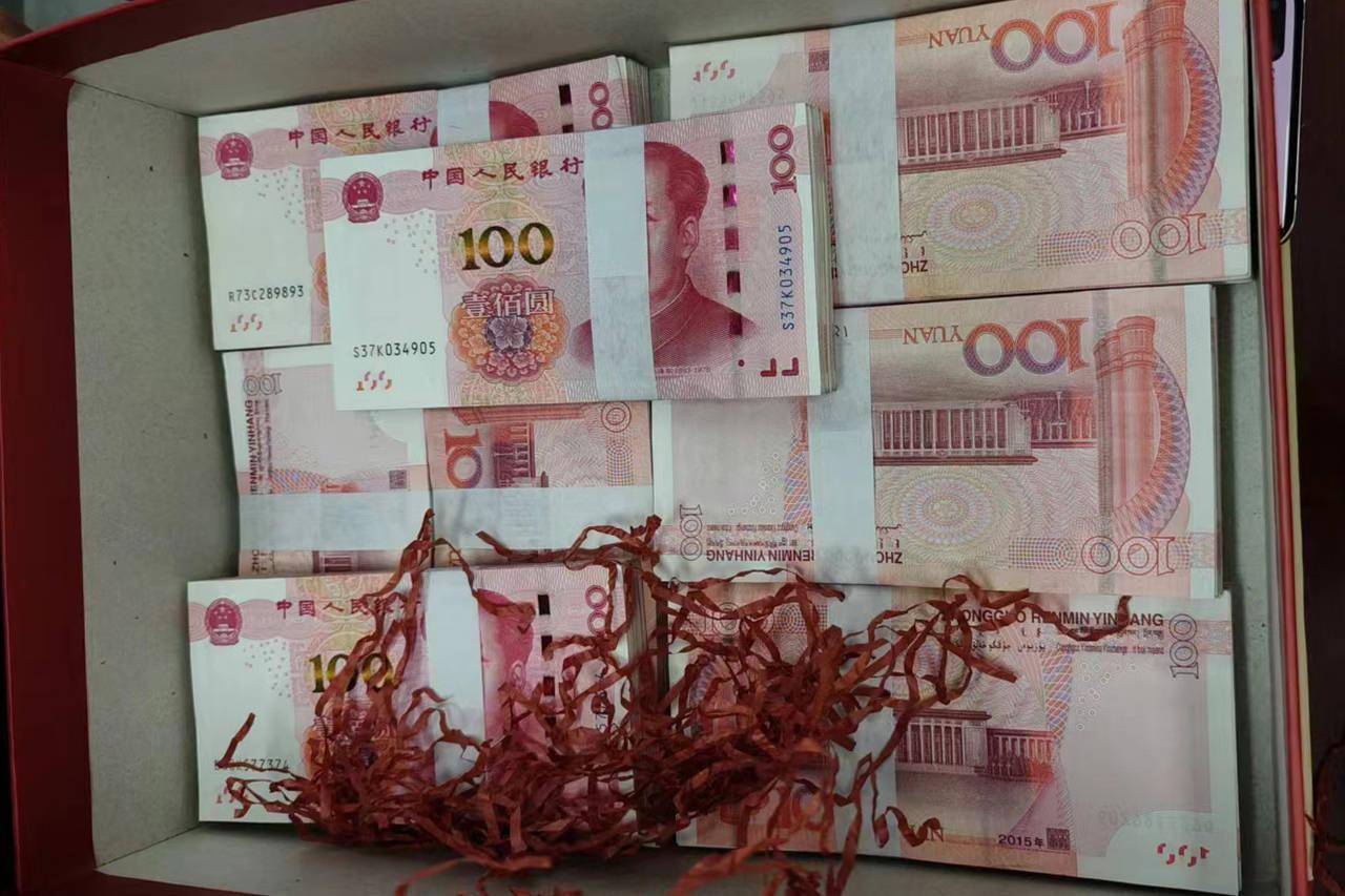 熱水壺和“喜糖”里藏著大把現(xiàn)金，浙江多地已發(fā)生，警方提醒：司機(jī)請(qǐng)警惕