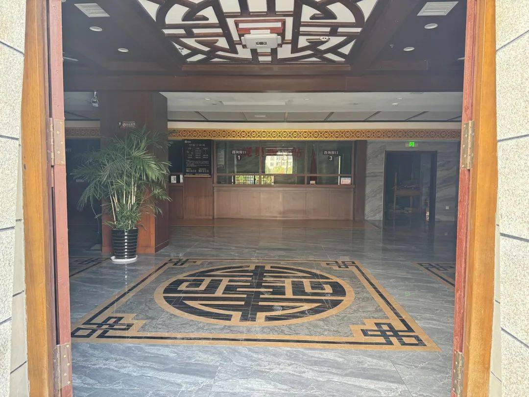 投資20億的古城變“空城”，游客中心燈都沒(méi)開(kāi)