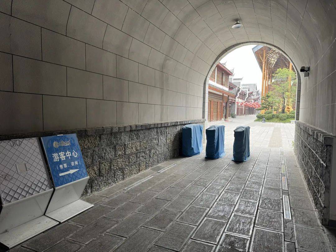 投資20億的古城變“空城”，游客中心燈都沒(méi)開(kāi)