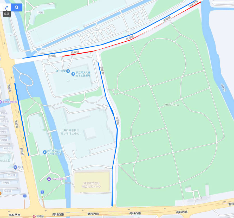 車庫寧可空著也不給停？300多輛車被硬擠到馬路上！浦東這些場館怎么了？