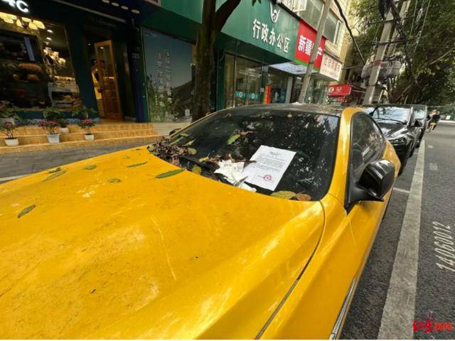 成都街邊一輛百萬(wàn)寶馬停了兩個(gè)多月，欠費(fèi)近2000元！市民：有幾分蹊蹺！車(chē)主：搞忘取車(chē)了