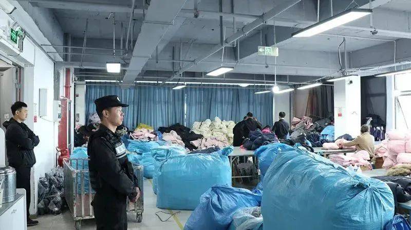吊牌全造假！大量進入酒店、民宿！廠家自曝：成本不到40元，倆月售出6萬件