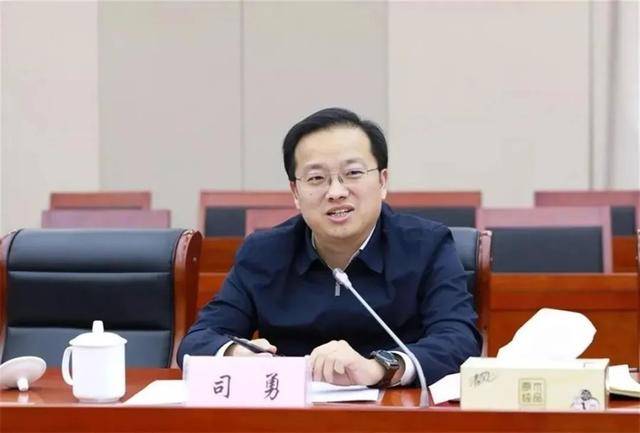 34歲升副廳的他，今年兩度履新
