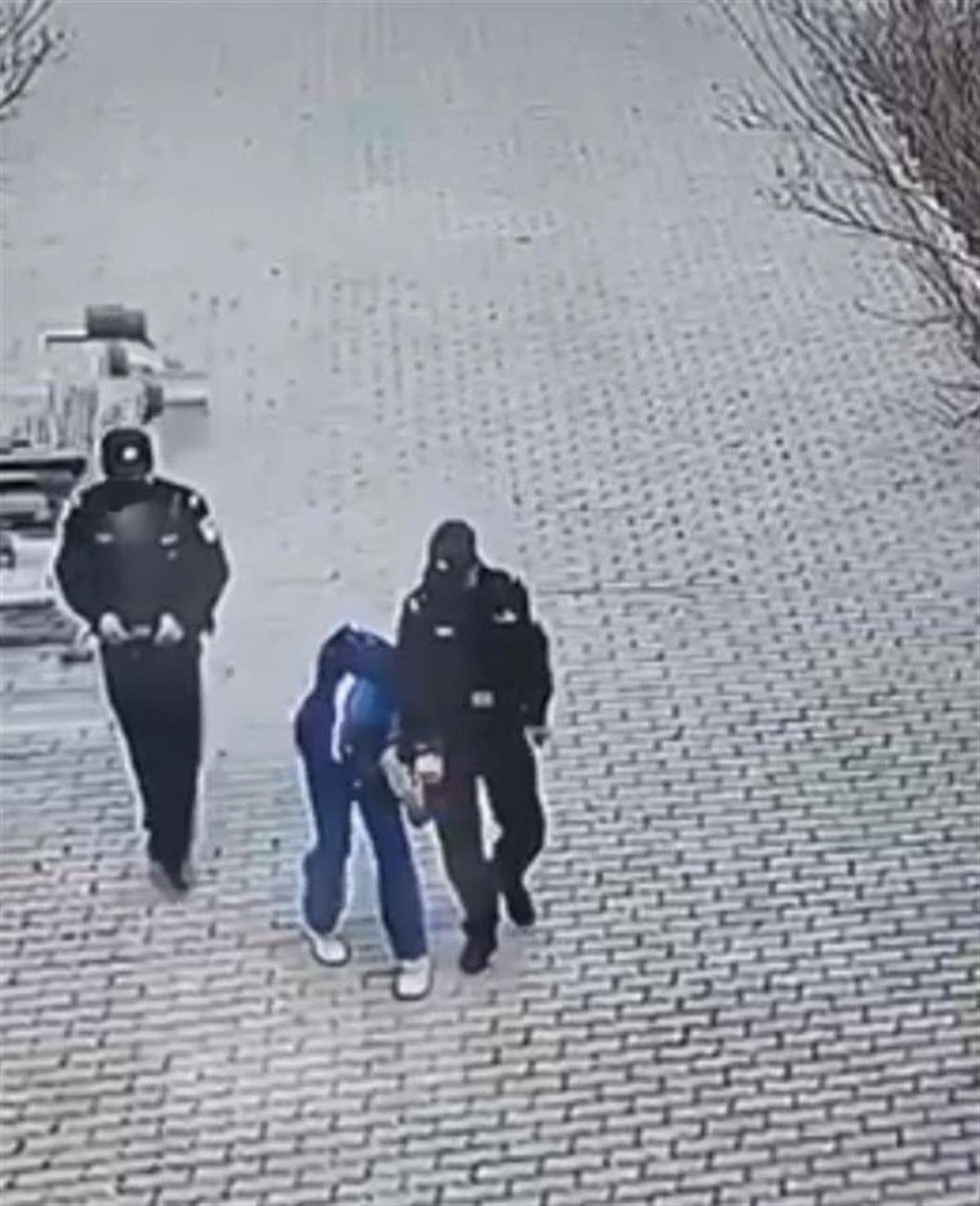寧夏固原一學(xué)生45秒被派出所人員打了9下？知情教師發(fā)聲，市、區(qū)調(diào)查組正進(jìn)一步調(diào)查