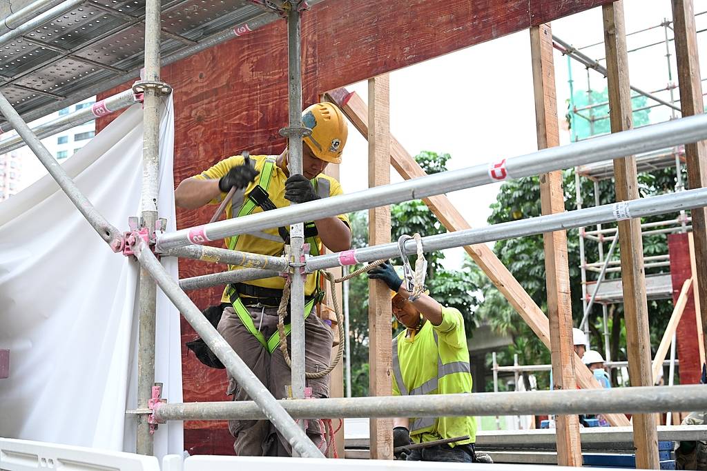 赴香港做建筑工月薪3萬月休9天，搞清全貌再說羨慕