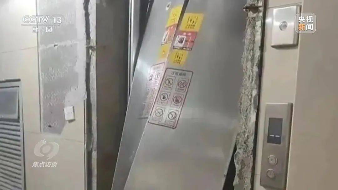 一電梯從11層沖頂?shù)?8層致7歲男孩全身骨折，老舊電梯維修更新何解？