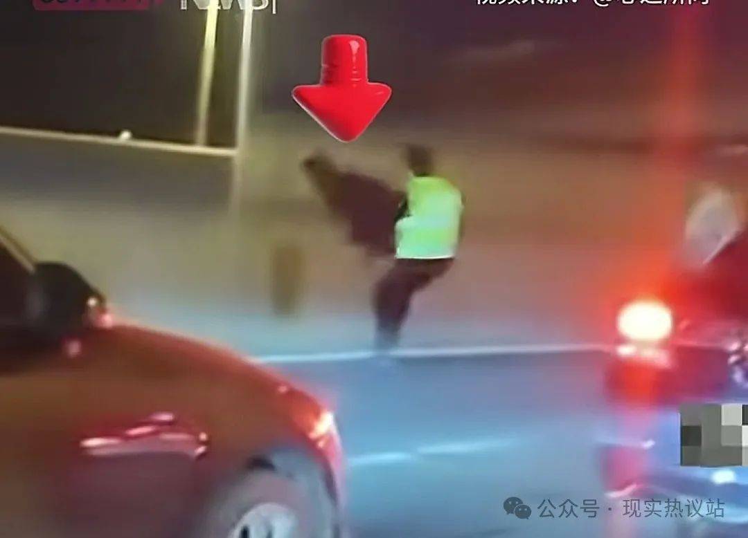 悲劇！鄭州貨車司機面對執(zhí)法，絕望跳橋生命在十秒內(nèi)消逝