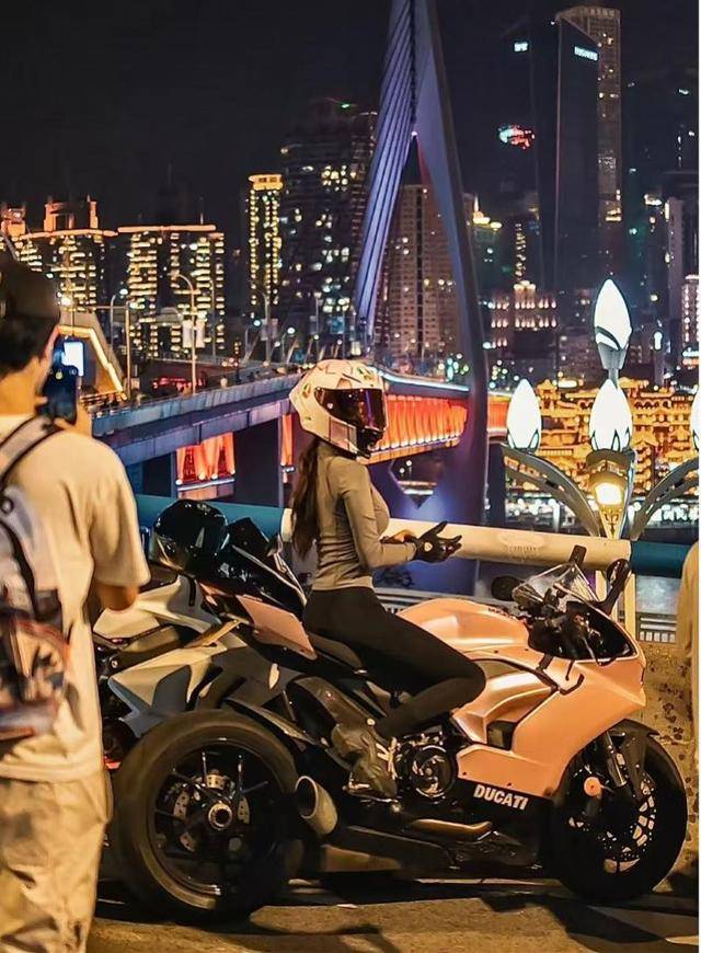 19歲網(wǎng)紅機車女騎手海南遇車禍去世，交警回應！因避讓摔車
