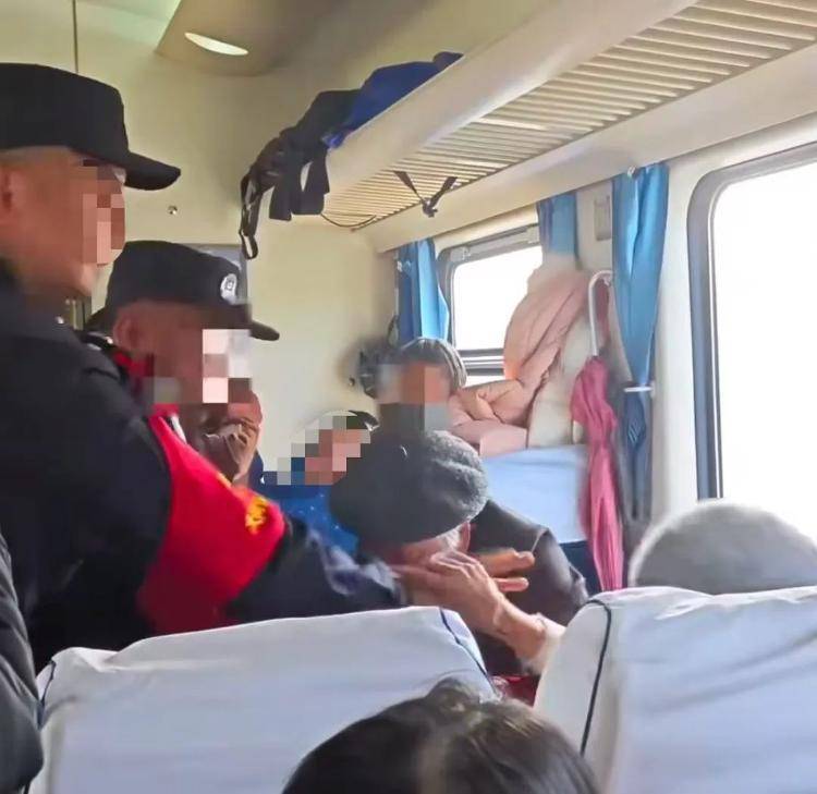 母女倆列車霸座還持刀威脅，12306回應(yīng)