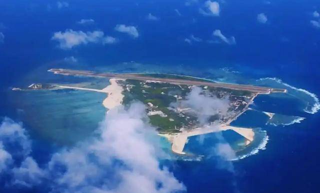 4艘菲船強(qiáng)闖黃巖島！解放軍軍艦開(kāi)閘放水，先給菲軍“洗個(gè)澡”