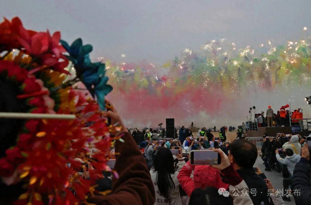 蔡國強煙花秀大量無人機墜海，網(wǎng)友直呼遺憾，本人回應
