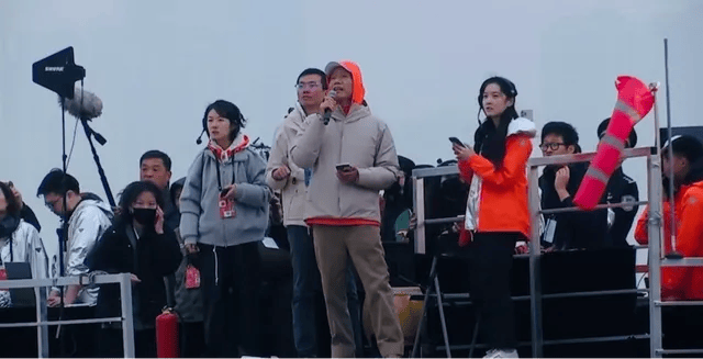 突發(fā)墜海！原因暫不明…趙麗穎等明星發(fā)聲