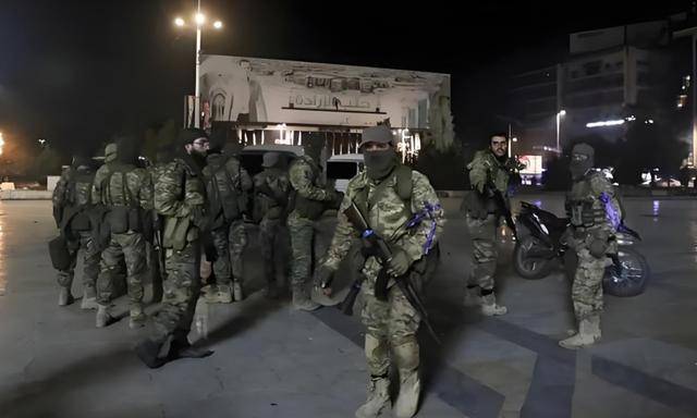 一炮炸開“潘多拉魔盒”！大批外軍涌入前線，普京不得不掏出底牌