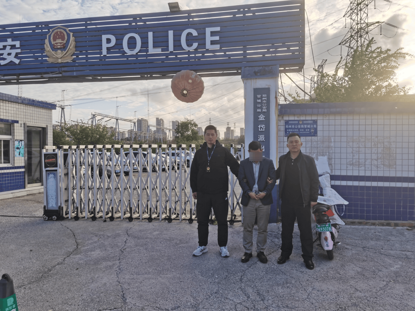 四川首例！阿壩黑水警方偵破生產(chǎn)銷售偽劣新能源充電樁案：小作坊組裝，嫌疑人被批捕