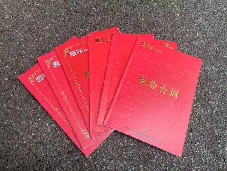 長(zhǎng)沙退休老人花百萬買十多份保險(xiǎn)，保單寫年薪30萬？家屬質(zhì)疑被誘導(dǎo)，各方回應(yīng)