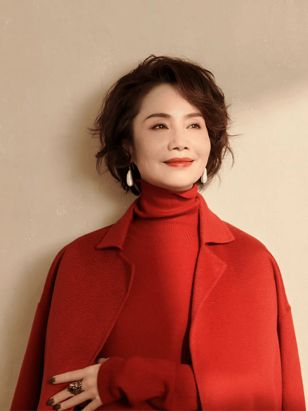 前央視知名主持人，轉行當演員
