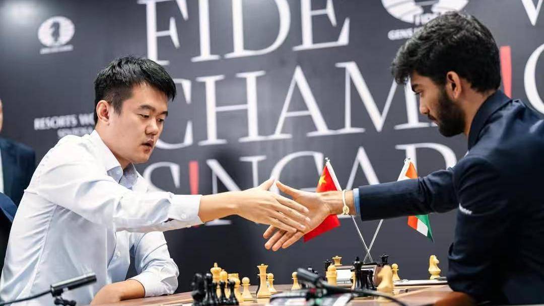國際象棋世界冠軍賽丨教科書級名場面！來自棋王丁立人的最強反擊
