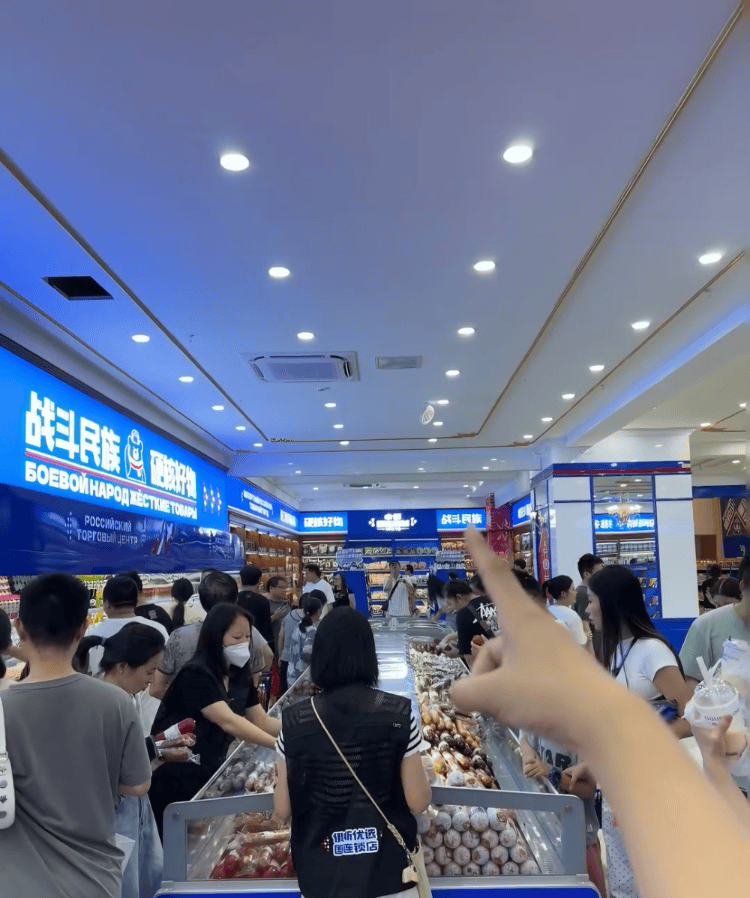 記者探訪“俄羅斯特產(chǎn)商店”：肉腸產(chǎn)地在黑龍江，奶粉生產(chǎn)商在甘肅