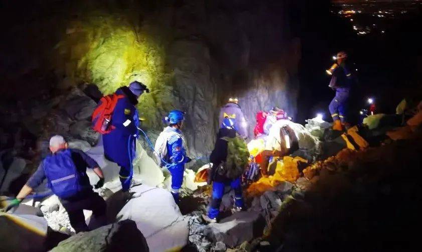 北京一男子帶娃登山意外身亡，8歲孩子：以為爸爸只是睡著了