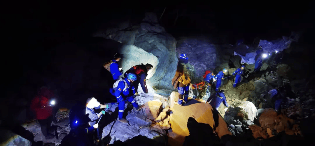 男子帶娃登山突然倒地去世，8歲孩子：以為爸爸只是睡著了……