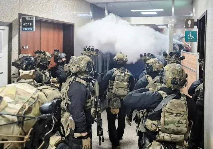 韓國政變“驚天大瓜”！尹錫悅挑釁金正恩，想假扮朝軍潛入首爾？
