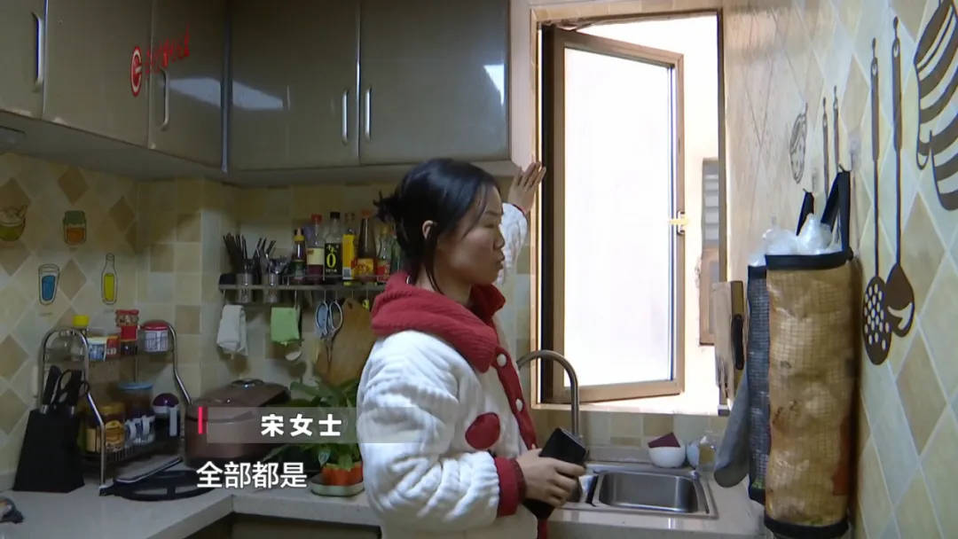 惡心壞了！貴陽一女子家中被扔進(jìn)一顆“炸彈”，殘羹剩飯炸開花