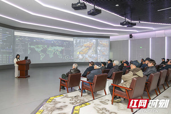 湖南省軍區(qū)長沙退休干部休養(yǎng)所組織老干部走近“大國重器”