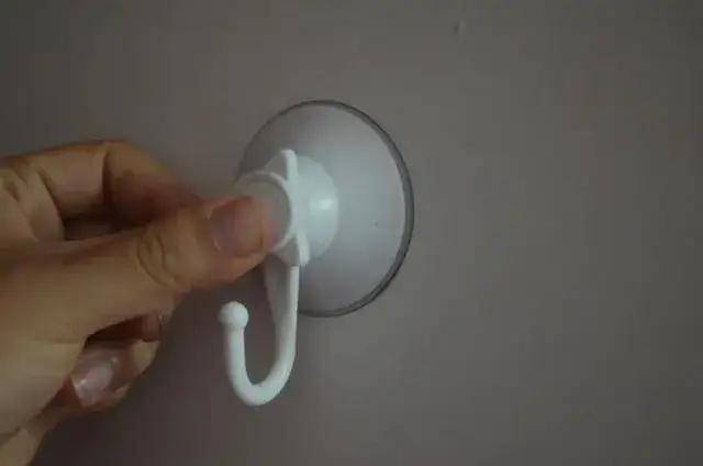 這是啥黑科技？軍用爬墻機(jī)器人為啥能在垂直墻面如履平地？