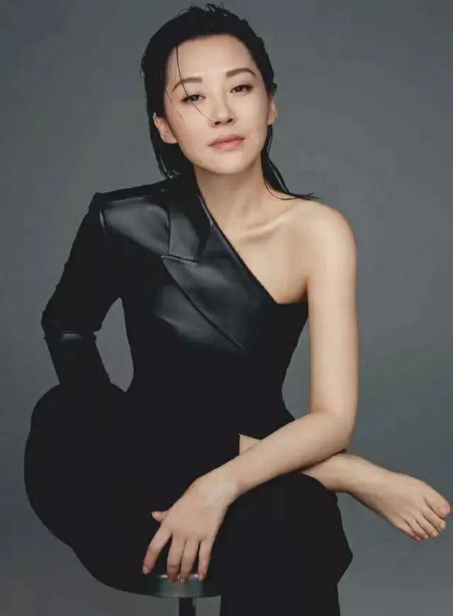 事實證明，55歲“無人敢娶”的許晴，才是真正的人間清醒！