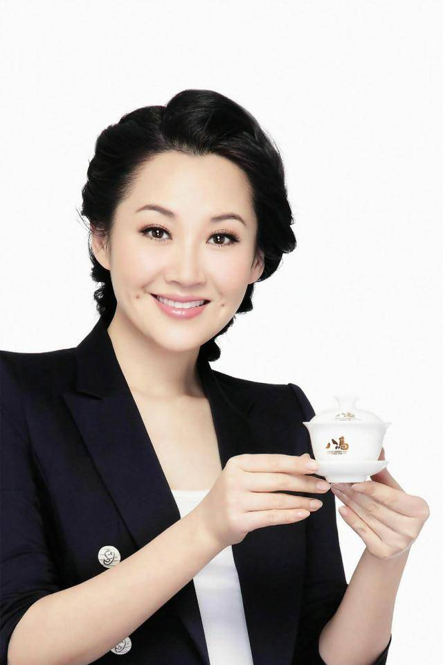 事實證明，55歲“無人敢娶”的許晴，才是真正的人間清醒！