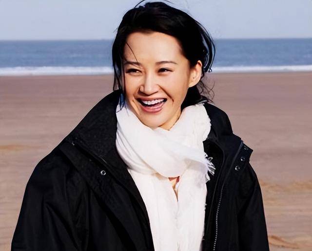 事實證明，55歲“無人敢娶”的許晴，才是真正的人間清醒！