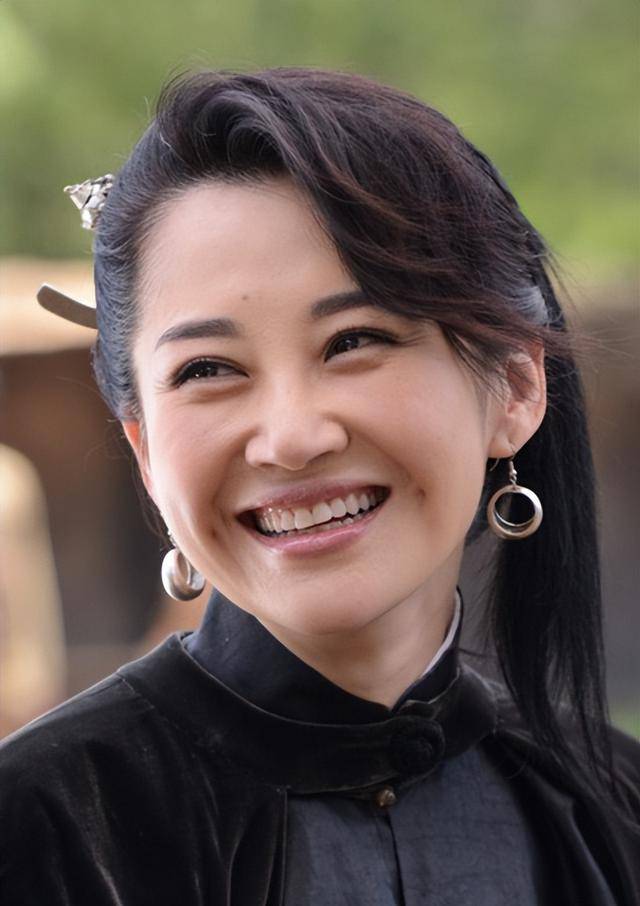 事實證明，55歲“無人敢娶”的許晴，才是真正的人間清醒！