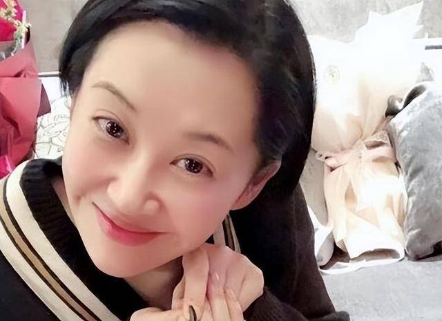 事實證明，55歲“無人敢娶”的許晴，才是真正的人間清醒！