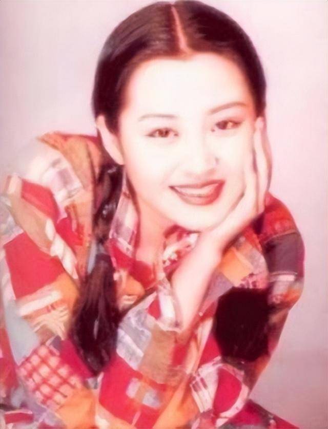 事實證明，55歲“無人敢娶”的許晴，才是真正的人間清醒！