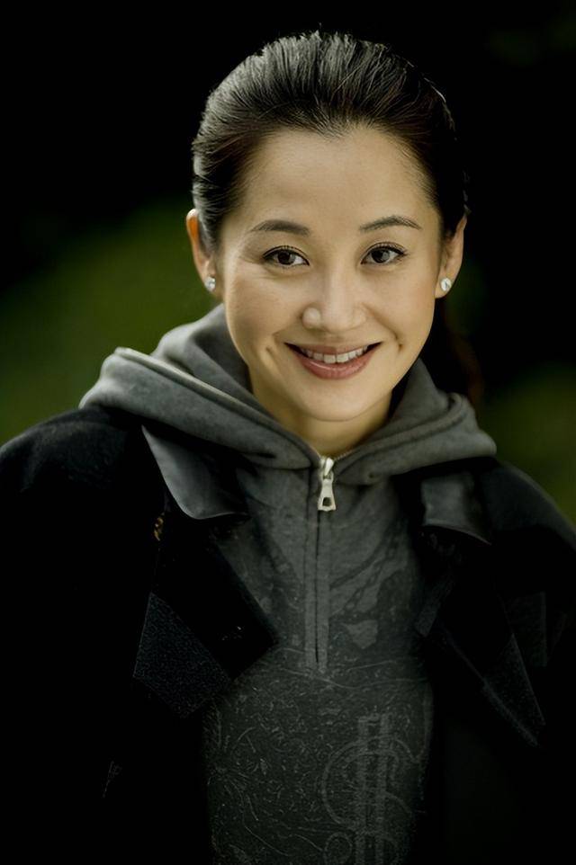 事實證明，55歲“無人敢娶”的許晴，才是真正的人間清醒！