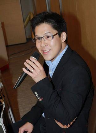 霍啟剛：我敢不疼老婆嗎？那可是拿3000億繼承權(quán)換的！