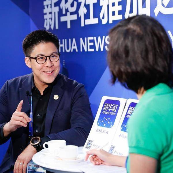 霍啟剛：我敢不疼老婆嗎？那可是拿3000億繼承權(quán)換的！