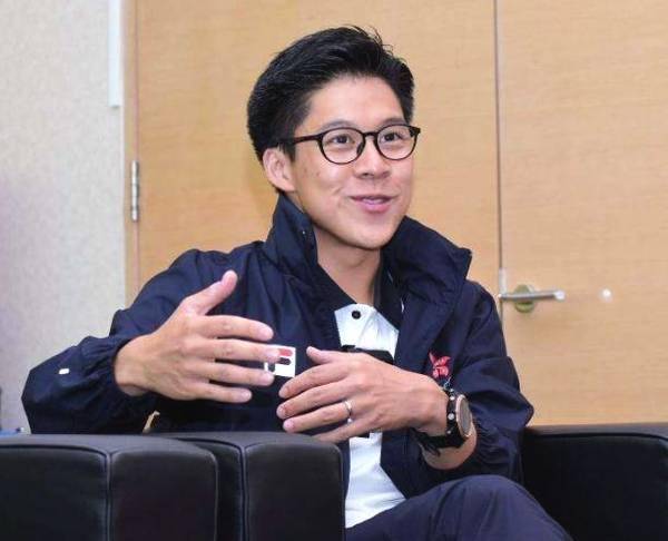 霍啟剛：我敢不疼老婆嗎？那可是拿3000億繼承權(quán)換的！