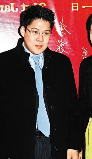 霍啟剛：我敢不疼老婆嗎？那可是拿3000億繼承權(quán)換的！