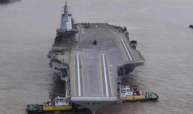 076型下水，四川喜提4萬余噸巨艦，首個無人機“母艦”誕生？