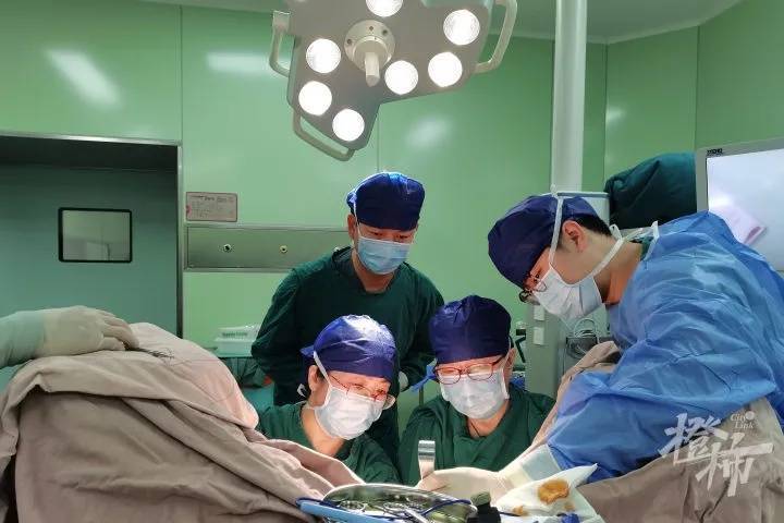 “我肚子里有個東西，是活的！”浙江78歲奶奶一句話驚呆眾人