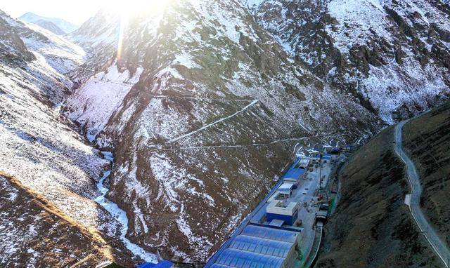 穿越天山！世界最長高速公路隧道貫通