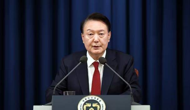 法院下達(dá)“最后通牒”，連抓人帶抄家，尹錫悅還能垂死掙扎一下？