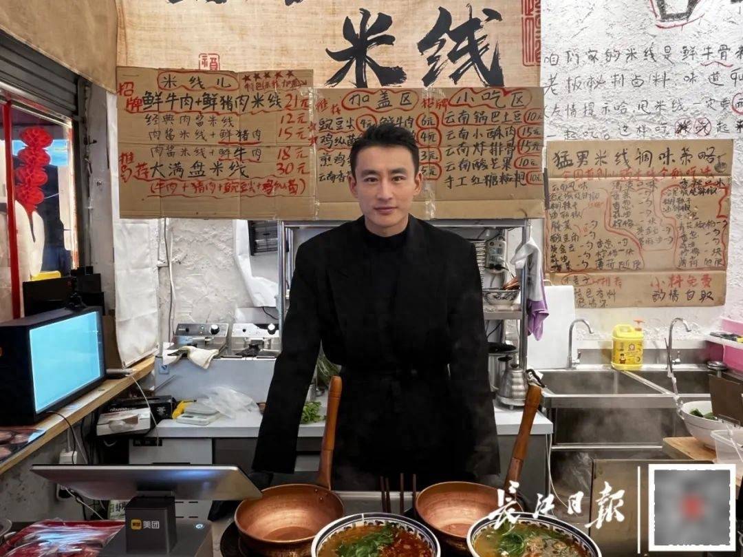 31歲男模冠軍退圈，在武漢賣(mài)米粉，開(kāi)業(yè)一周就火了